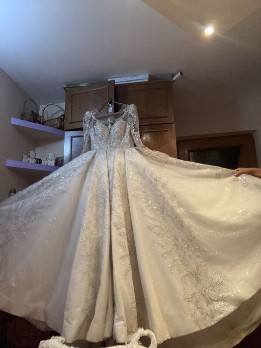 Rochie de mireasa . NU TRIMIT PRIN CURIER