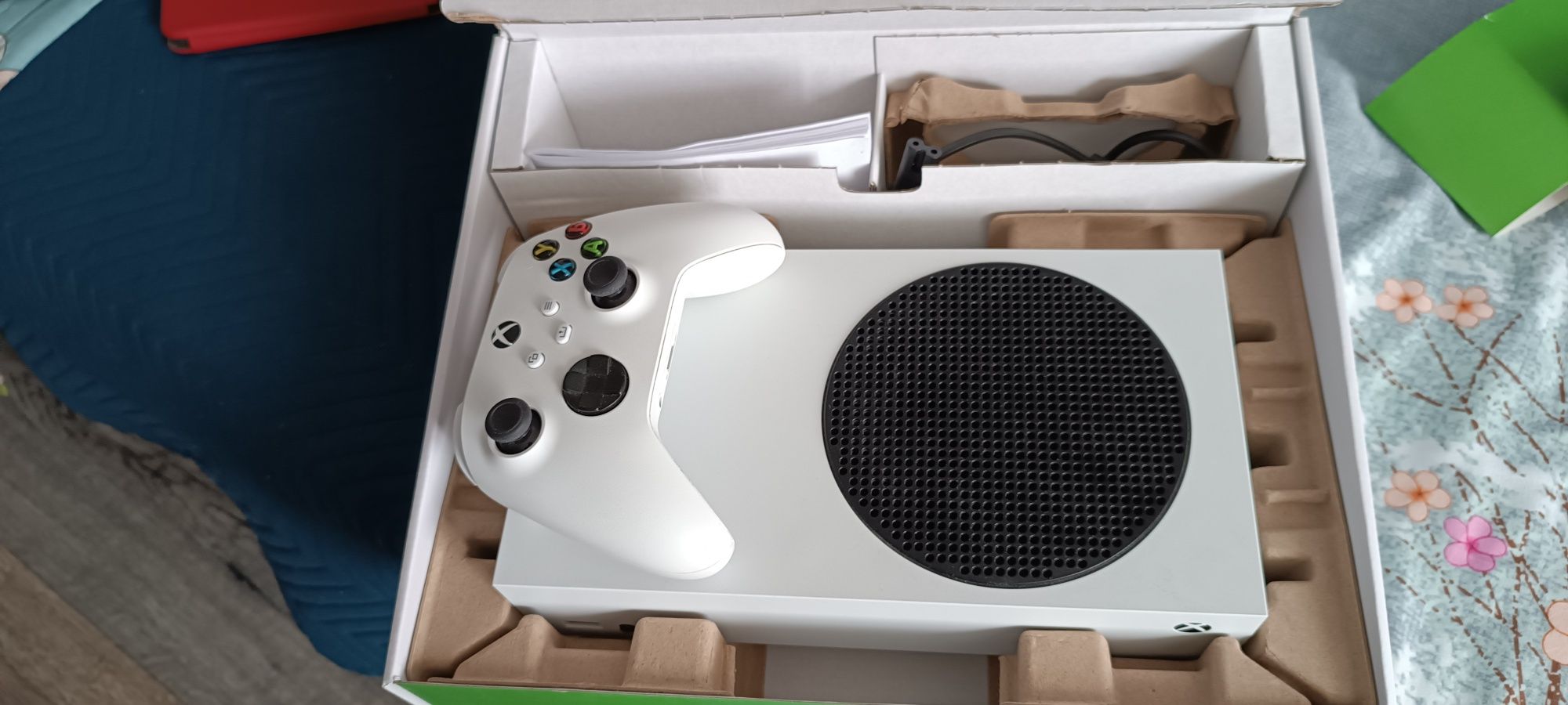 Продам X box Series S