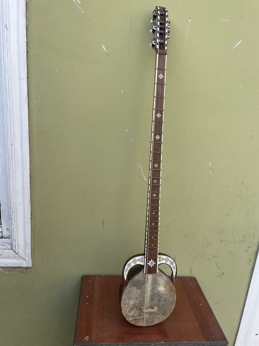 Qashqar rubobi Guitar gitara