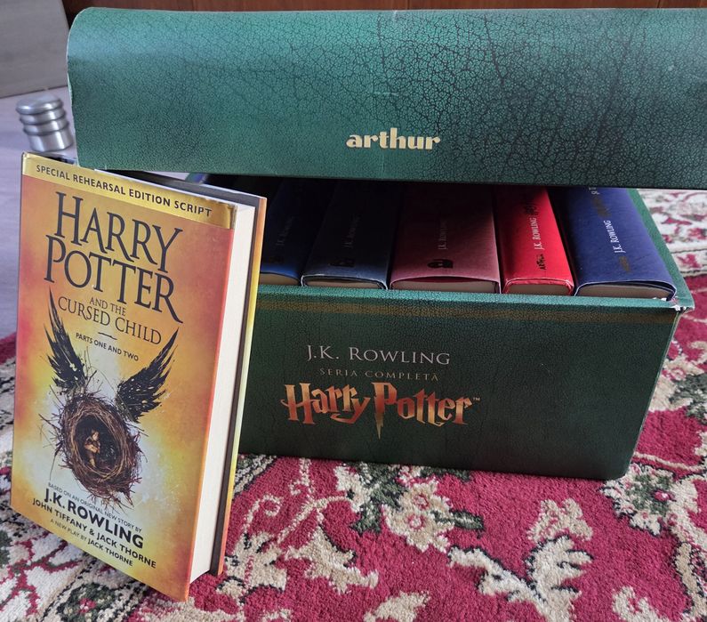 Seria Harry Potter + cufar original, bonus volumul 8 in engleza