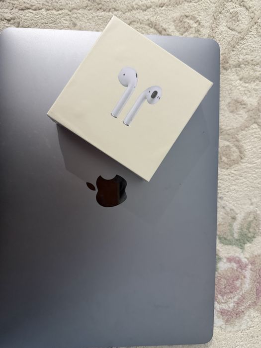 Продаю Airpods версия 2