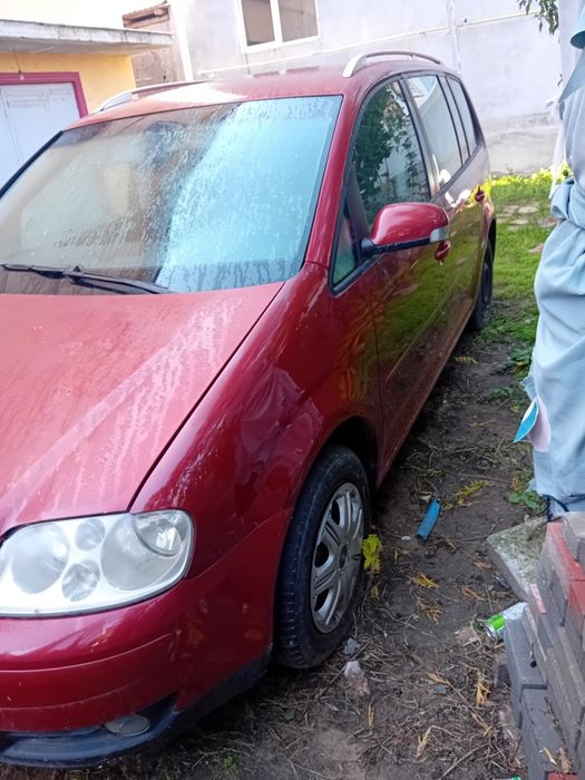 Vând Volkswagen Touran