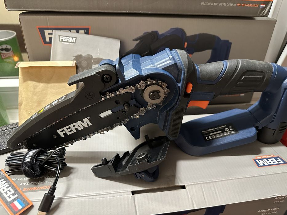 Ferm mini fierastrau electric 12 V