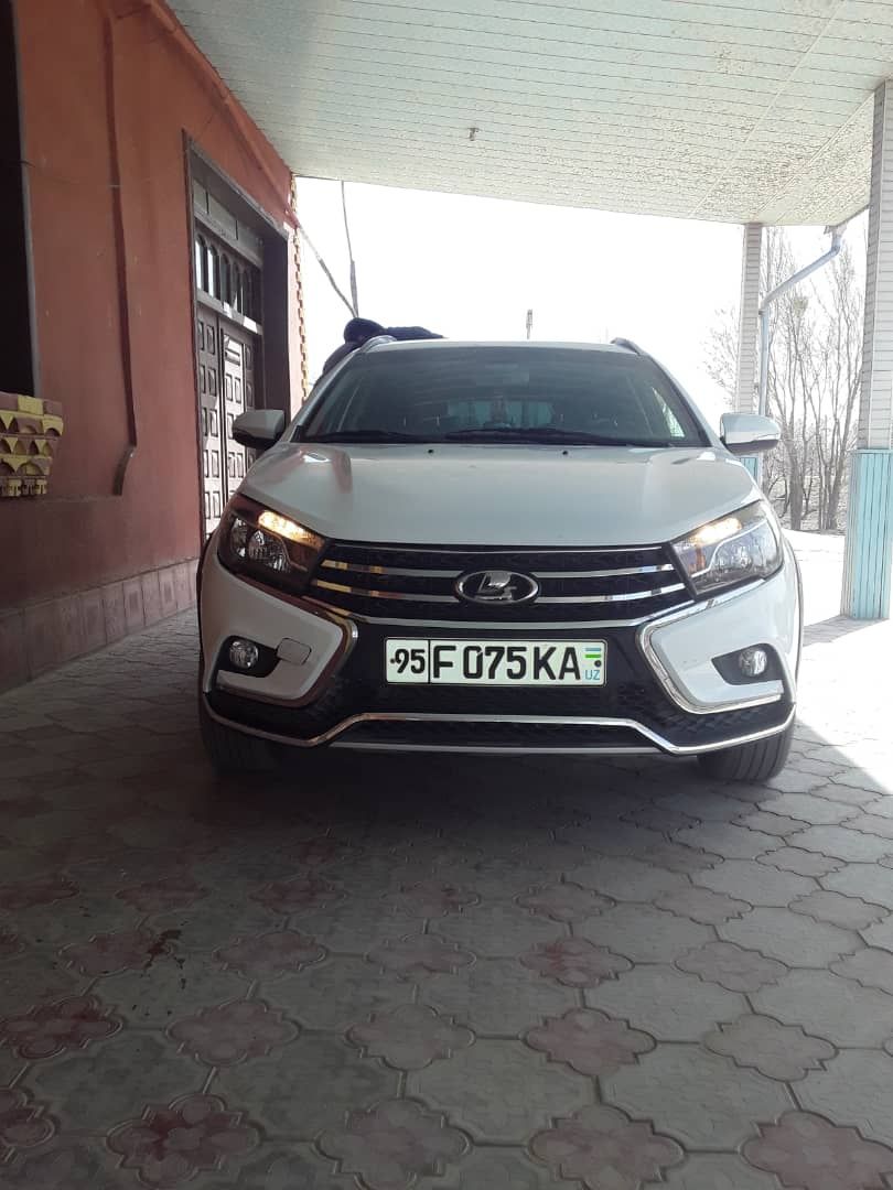 Lada Vesta cross