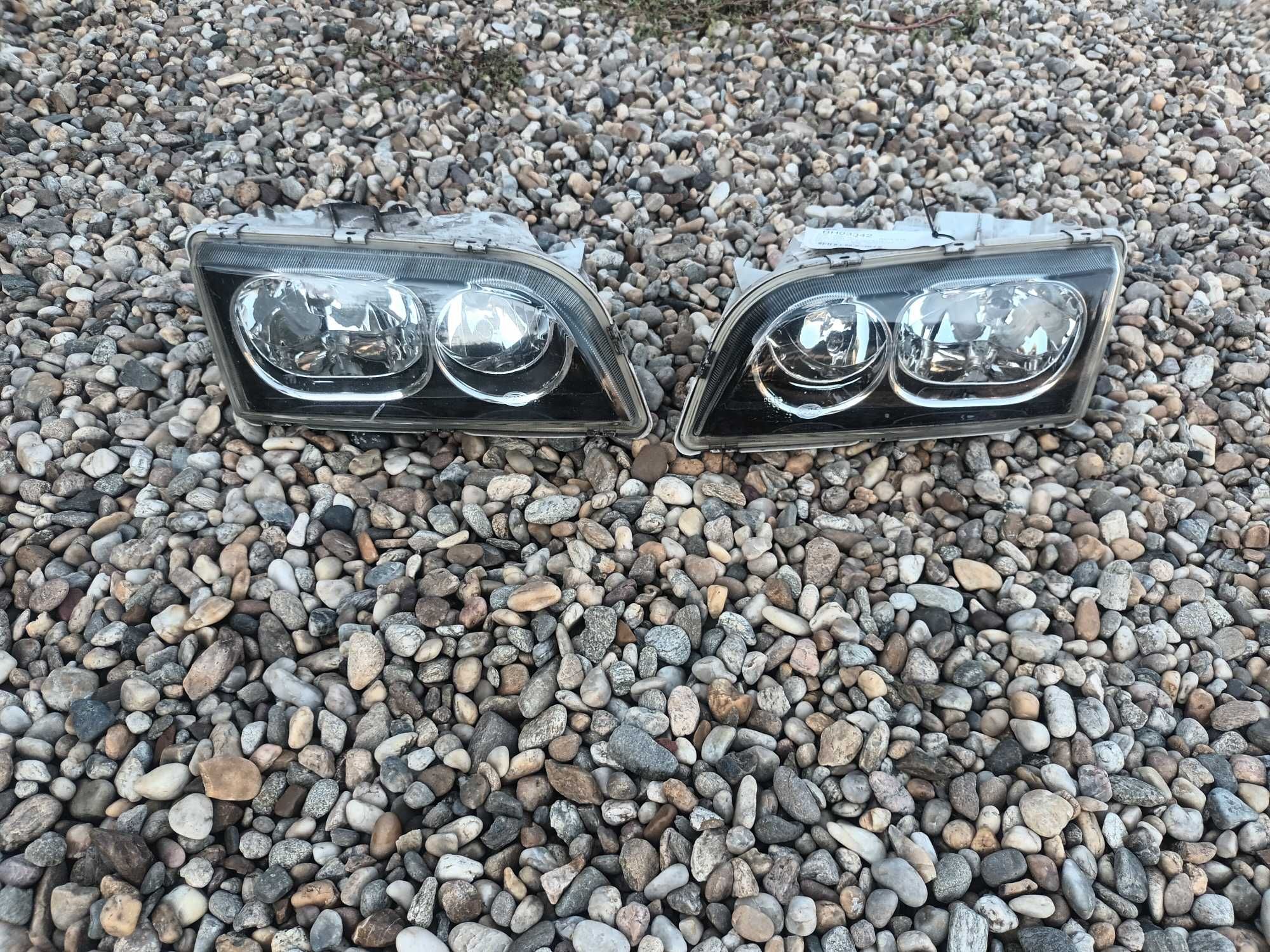 ляв и десен фар за волво В40 С40 VOLVO V40 S40