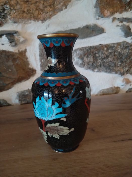 Продавам антикварна ваза бронз месинг клетъчен емайл