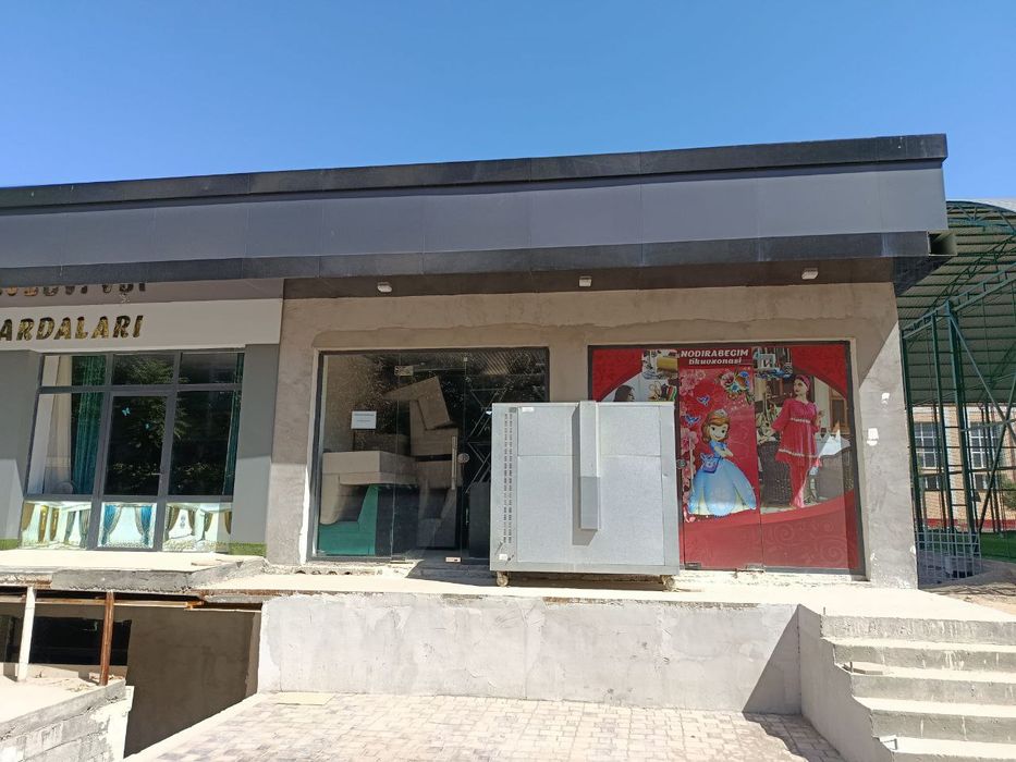 Noturar bino sotiladi