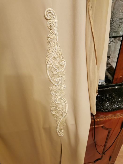 Vând rochie de ocazie.