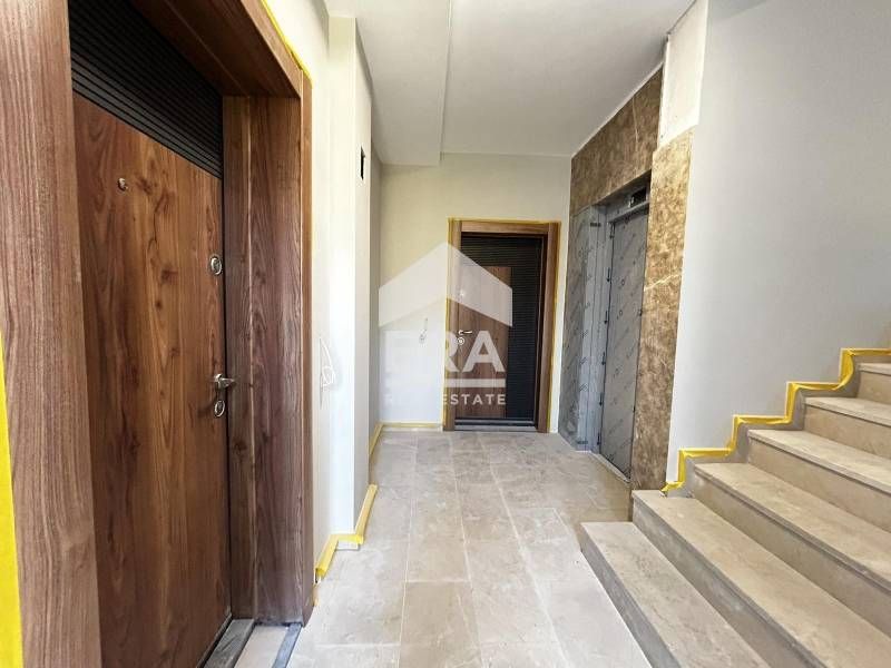 Тристаен апартамент за продажба, с големи стаи, в новопостроен комплек