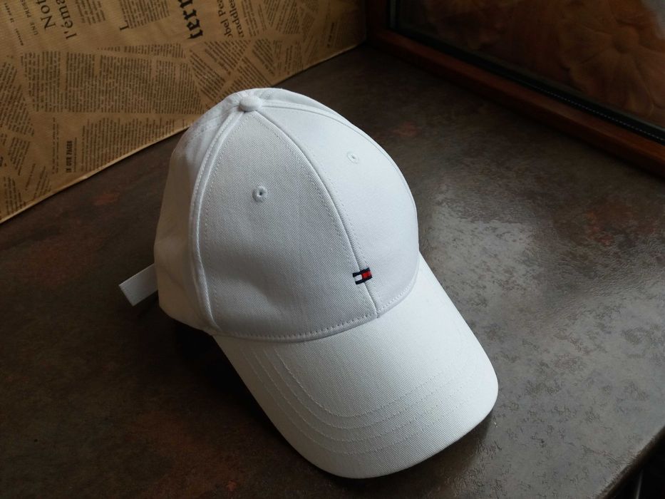 мъжка шапка с козирка  Tommy Hilfiger,бяла жокейка ,нова