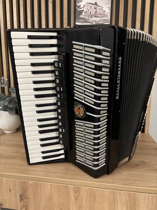 Acordeon RoyalStandard Montafana cu semicamera