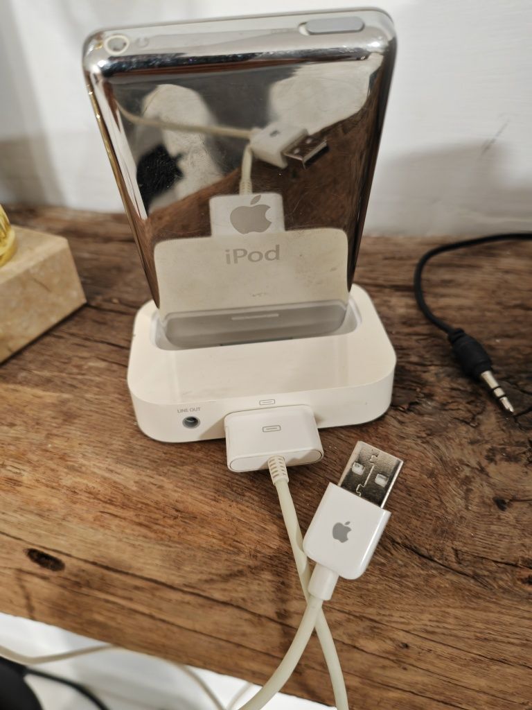 Vând iPod Classic 160 GB ultima generație