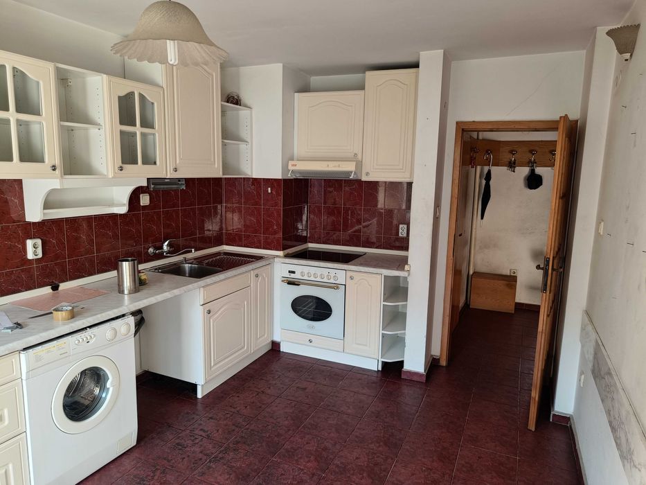 Цяла кухня без уредите