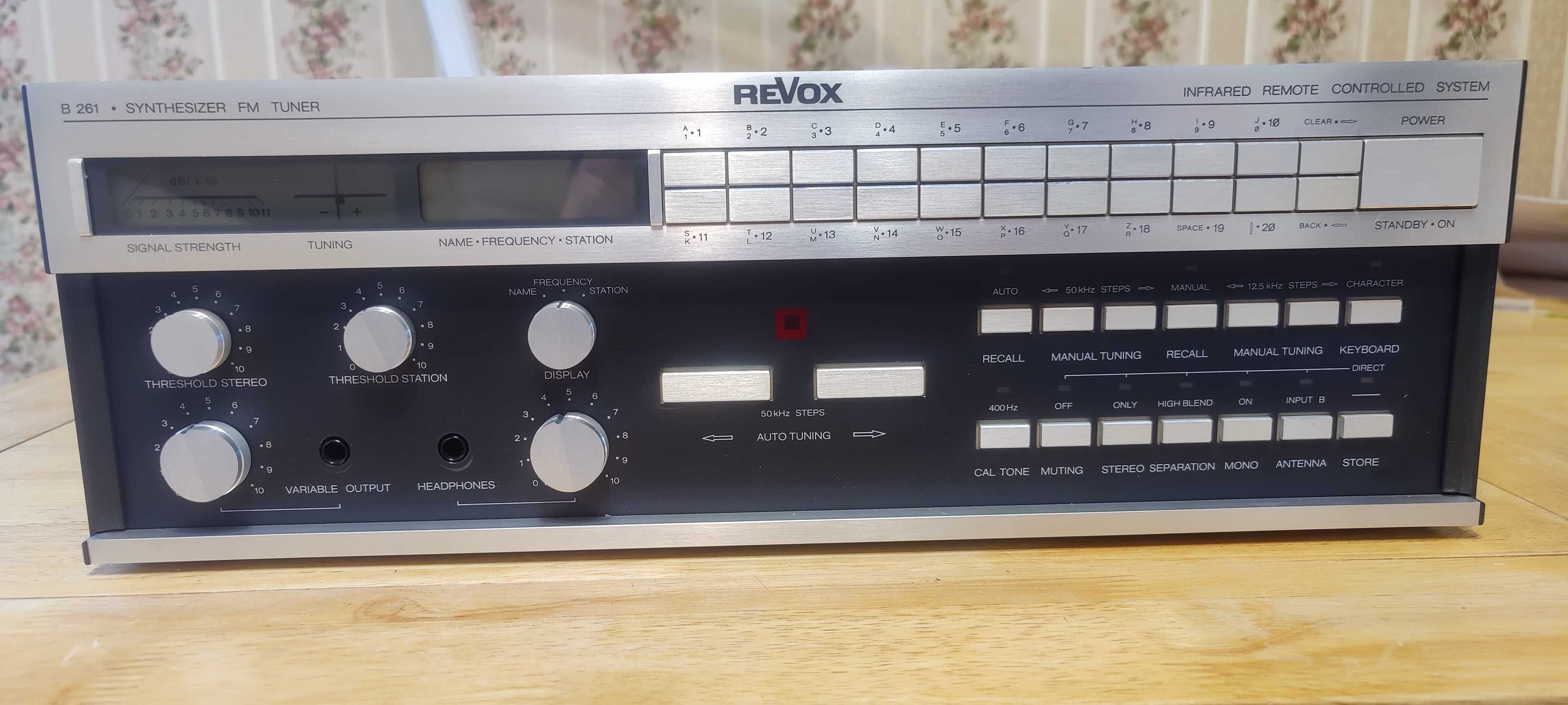Продавам Тунер Revox B261