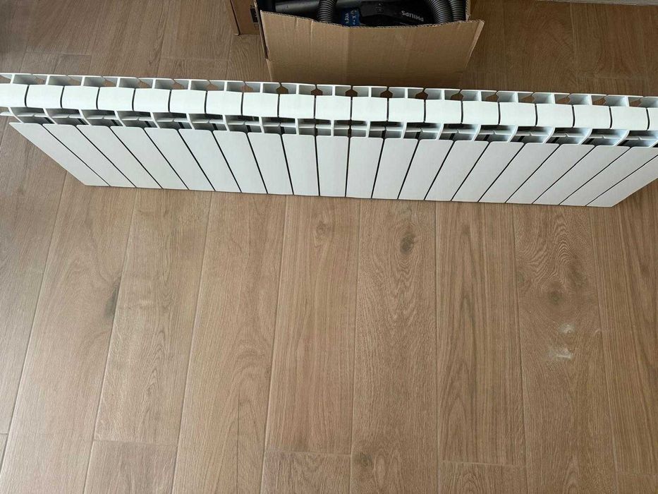 Продавам 2 алуминиеви радиатора и лира – отлично състояние