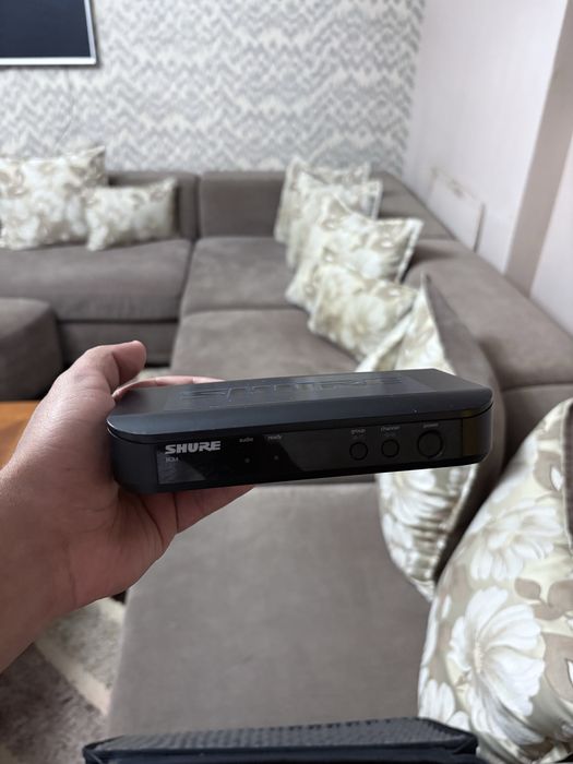 Безжичен микрофон с щипка SHURE BLX4