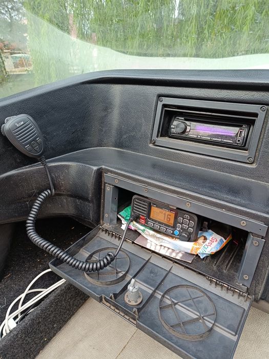 Vând barca Bayliner Arriva