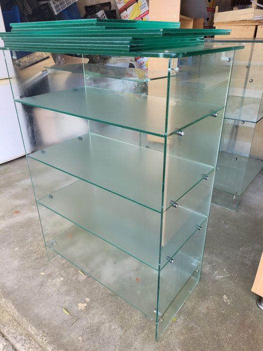 Vând vitrine de sticla