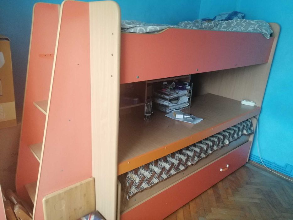 Pat supraetajat copii cu birou retractabil si șifonier