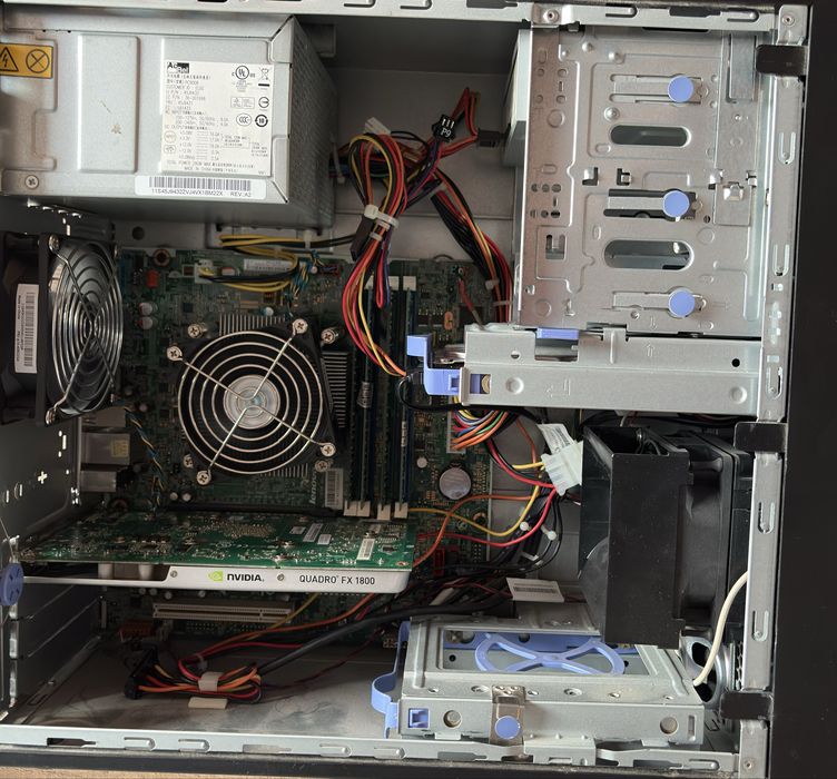 Unitate pc thinkstation e30 gata de utilizare