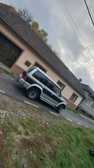 Vând mitsubishi pajero
