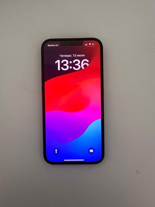 Продам Айфон 13
