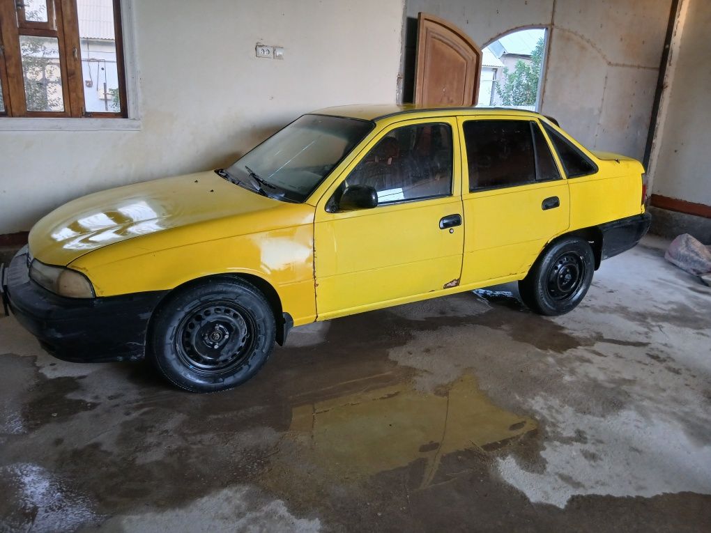 Avtomobil sotiladi