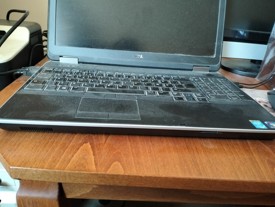 Лаптоп dell продава се