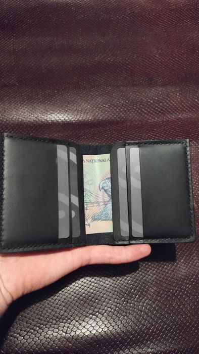 Port card din piele
