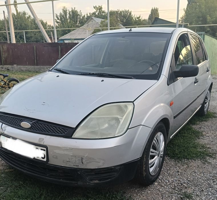 Продам машина на ходу, матор дымит экономичная
