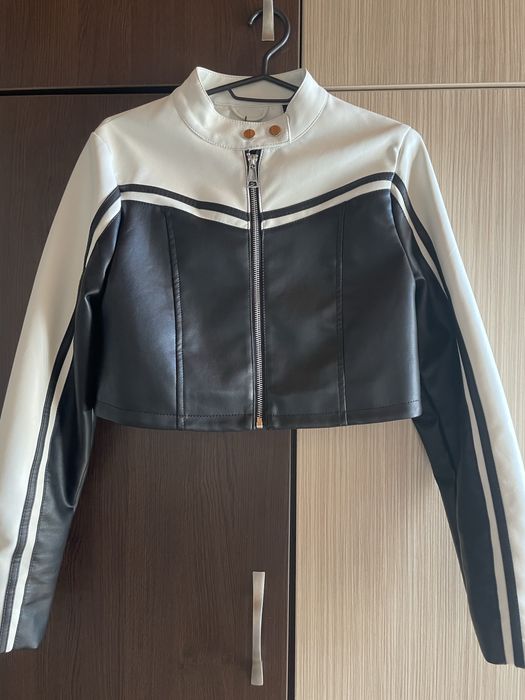 Късо кожено яке в черно и бяло