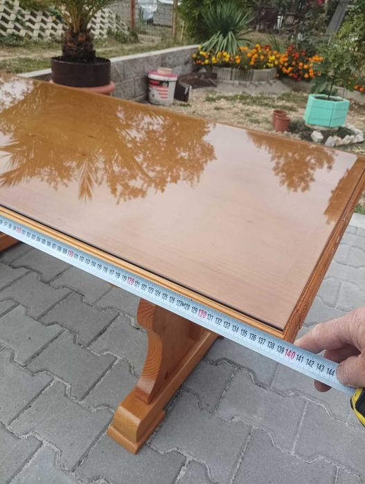 Холна маса от дърво