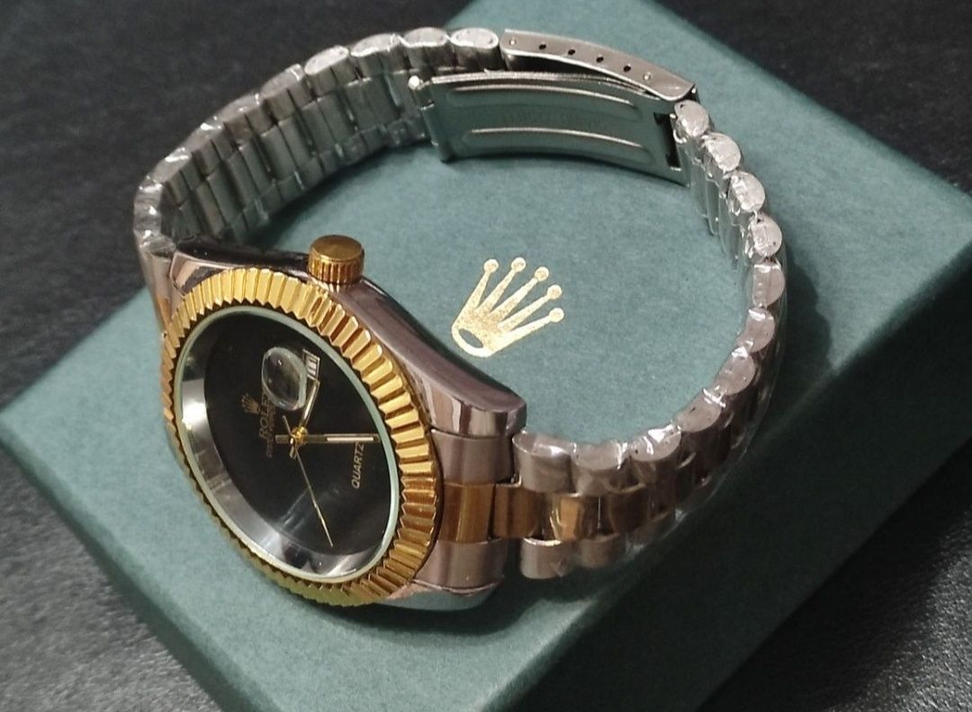 ROLEX Oyster Perpetual Date / Часовник / Swiss