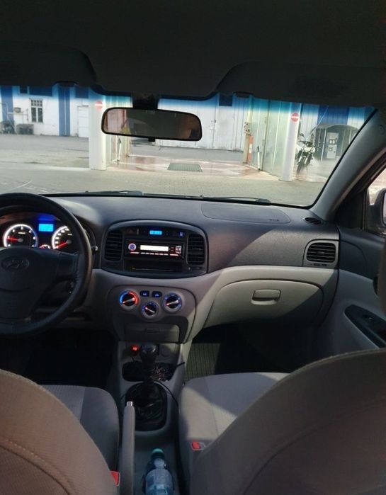 Hyundai accent 2010