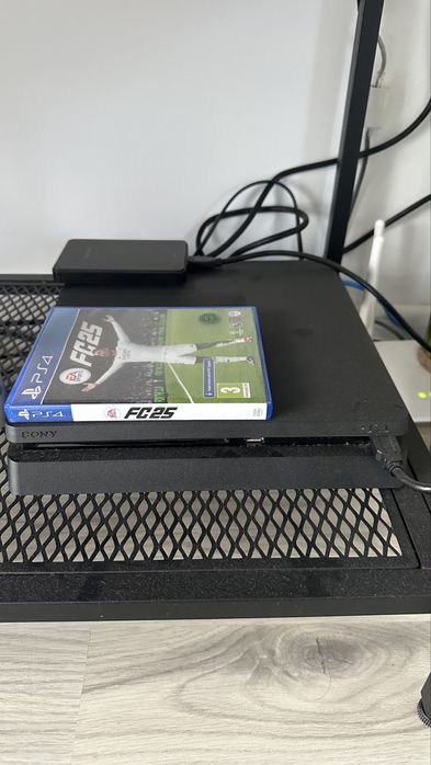 Playstation 4 slim + hard extern Hitachi