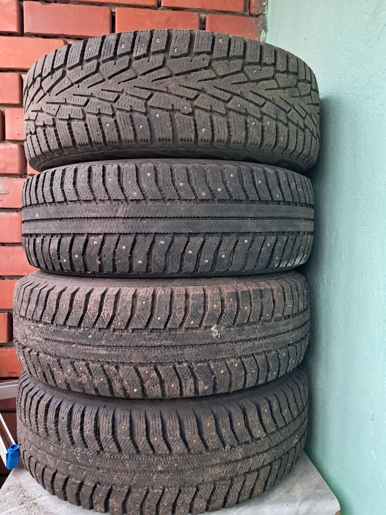 Продам зимние шины в сборе отличном состоянии на 195/65 R 15