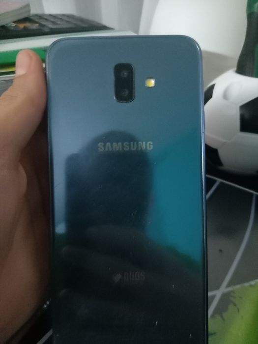 Telefon j6+ functional