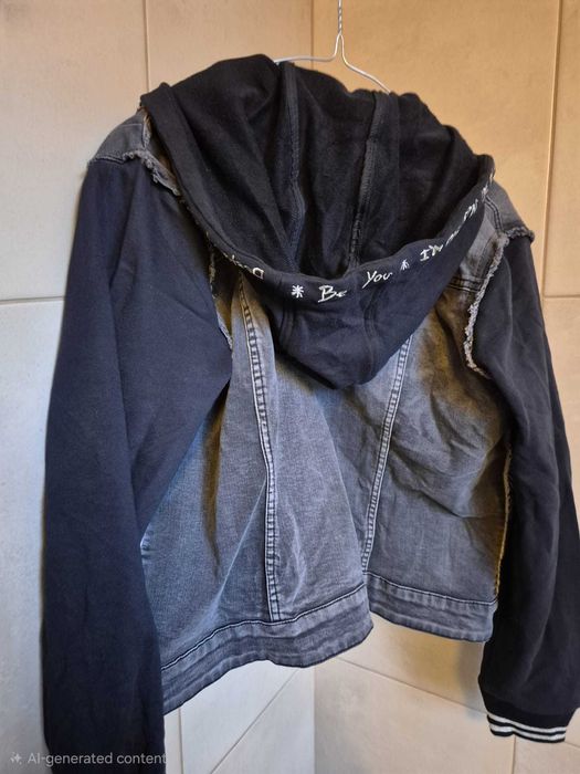 Geaca casual Desigual -blug gri cu hanorac negru