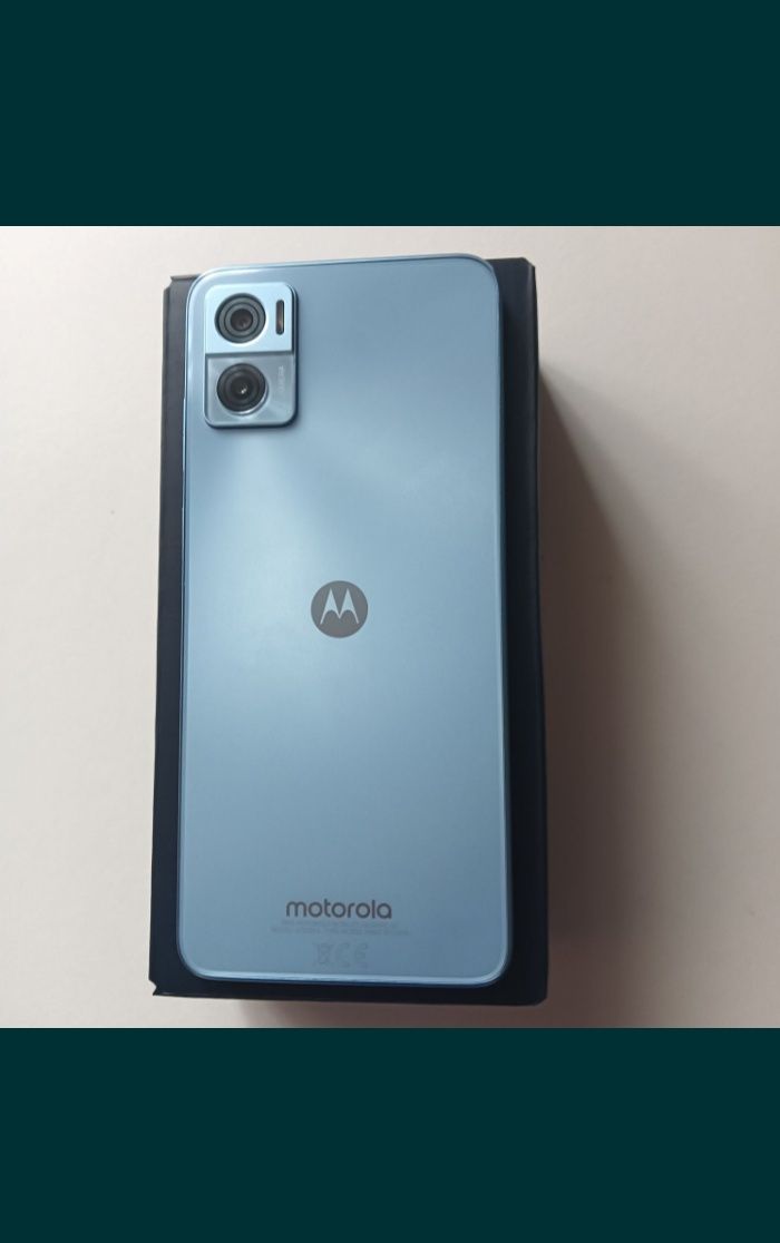 Motorola e22  full box.. Nou