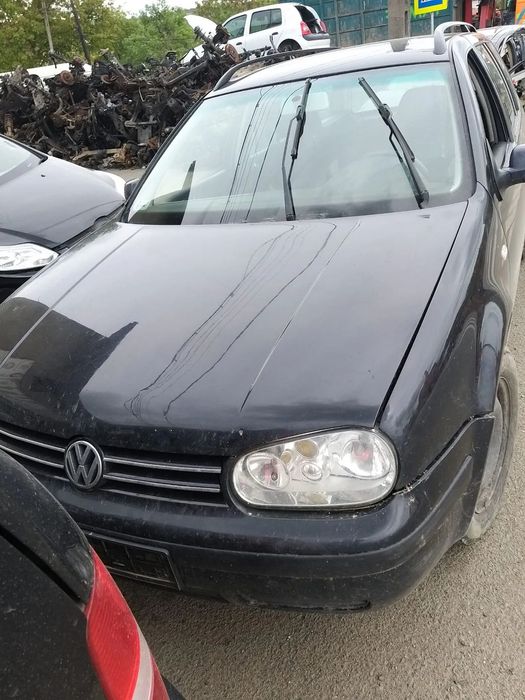 Dezmembram Volkswagen Golf 4 din 2004 1.9 TDI cod motor: AJM, Negru