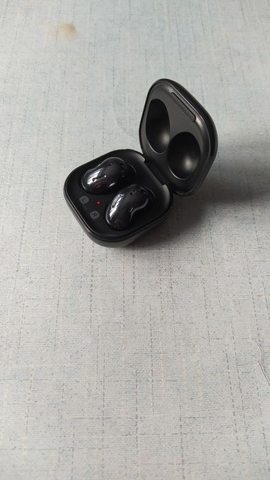 Продаю беспроводные наушники.