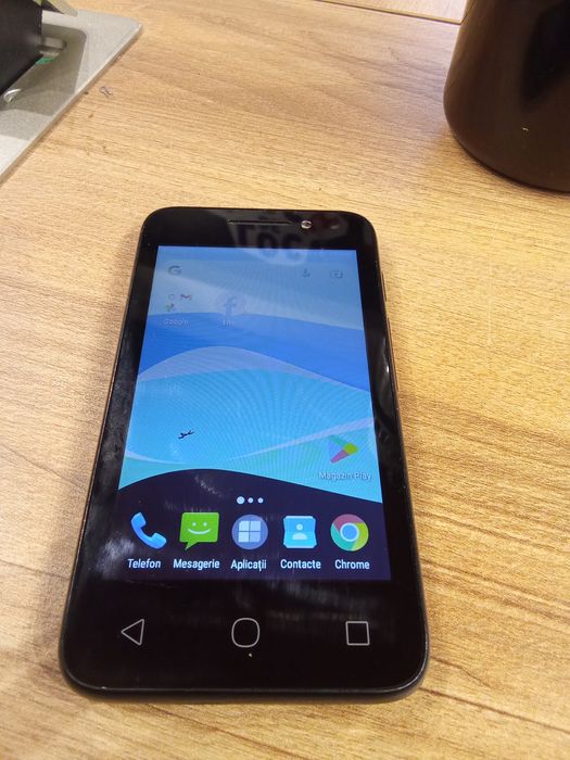 Vând schimb doua telefoane Samsung A40 ecranul puțin crapat