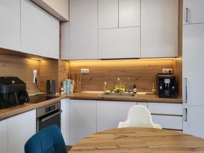 Дава се под наем Тристаен апартамент в София, Изток - 95 кв.м за 1125 € - Снимка #1