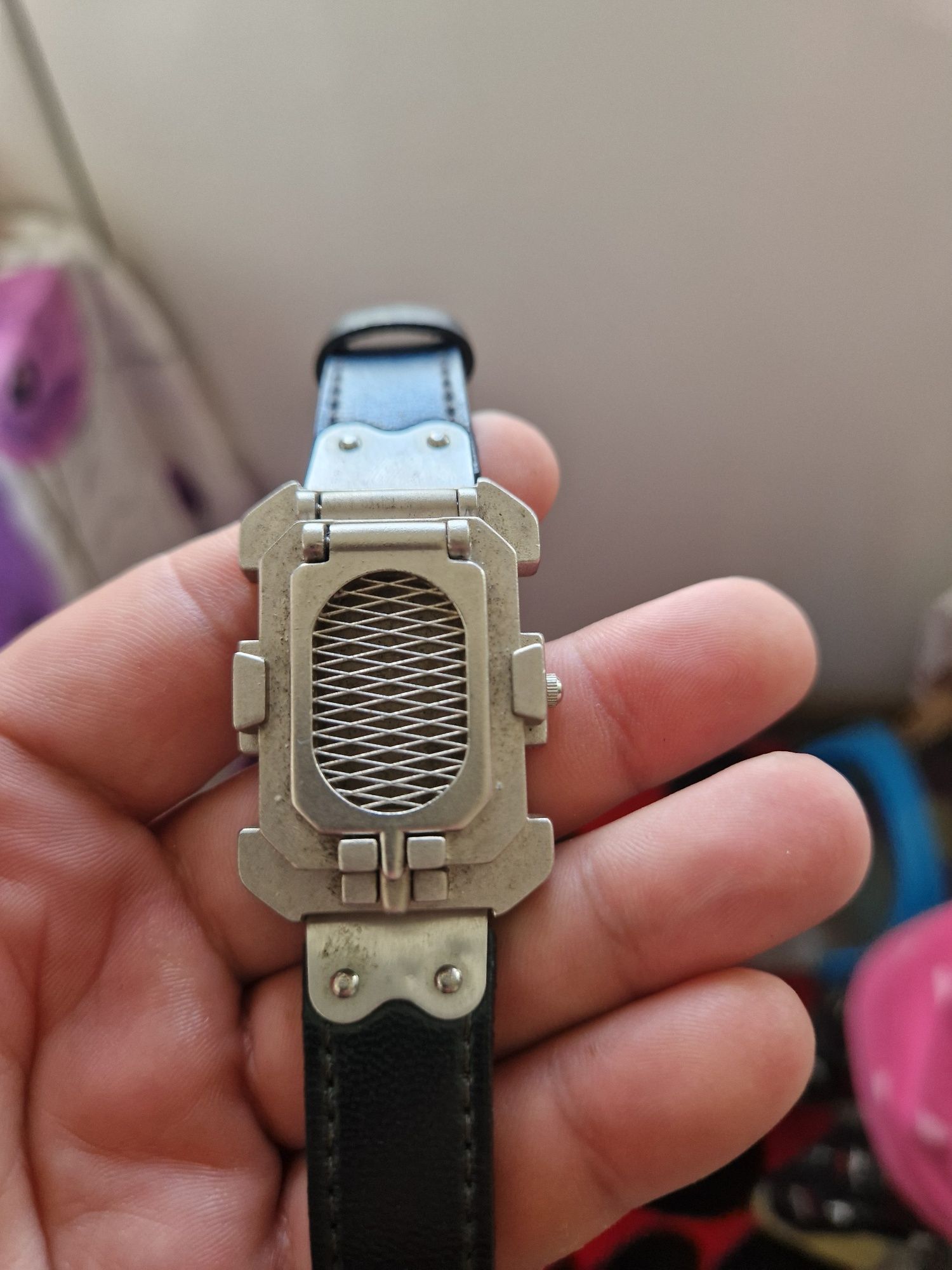 Ceas STORM 1991 Ceasul STORM din 1991 este un ceas analog clasic care