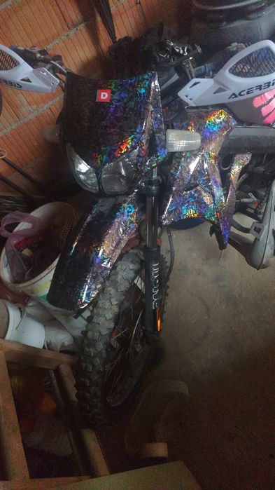 Vând cadru derbi senta sau schimb (are acte )