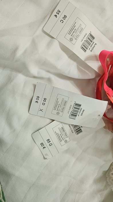 Сутиени и бикини