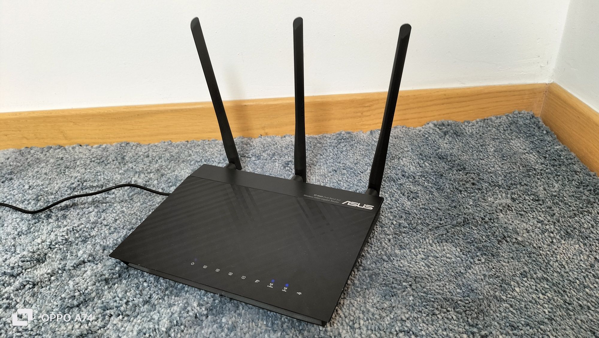 Vând Router Wireless ASUS [ ca nou ]