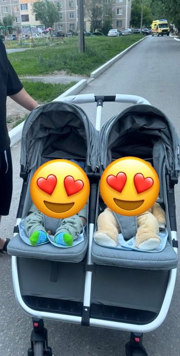 Коляска для двойни .