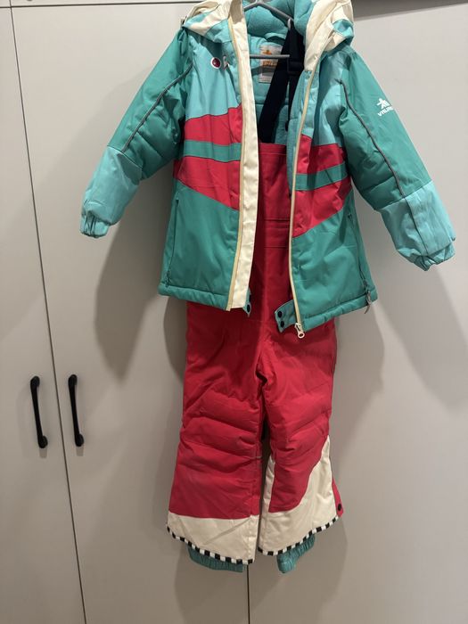 Продам горнолыжный костюм на девочку!