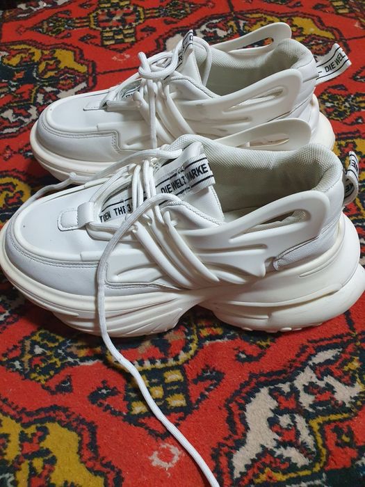 Продам кроссовки модные копытца 39 р-р